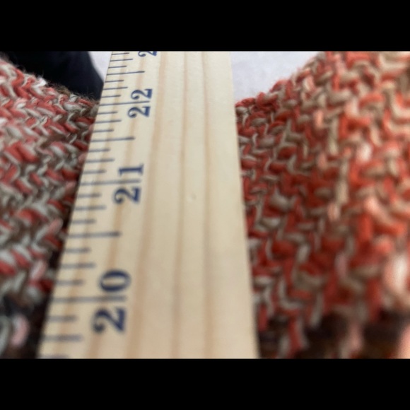 Beautiful wool New without tags - Picture 2 of 3